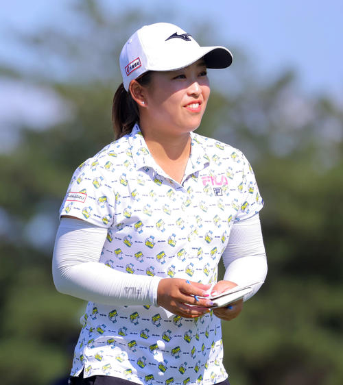 笑顔でホールアウトする西郷（撮影・河田真司）
