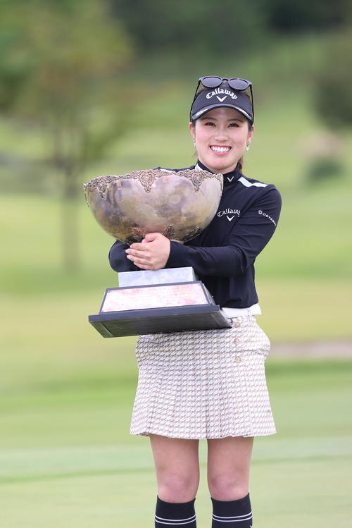 西村優菜2週連続V、首位譲らず完璧4勝目 初の逃げ切り勝利 - 国内