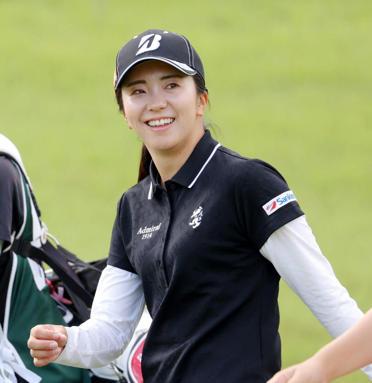 笑顔で移動する堀（撮影・河田真司）
