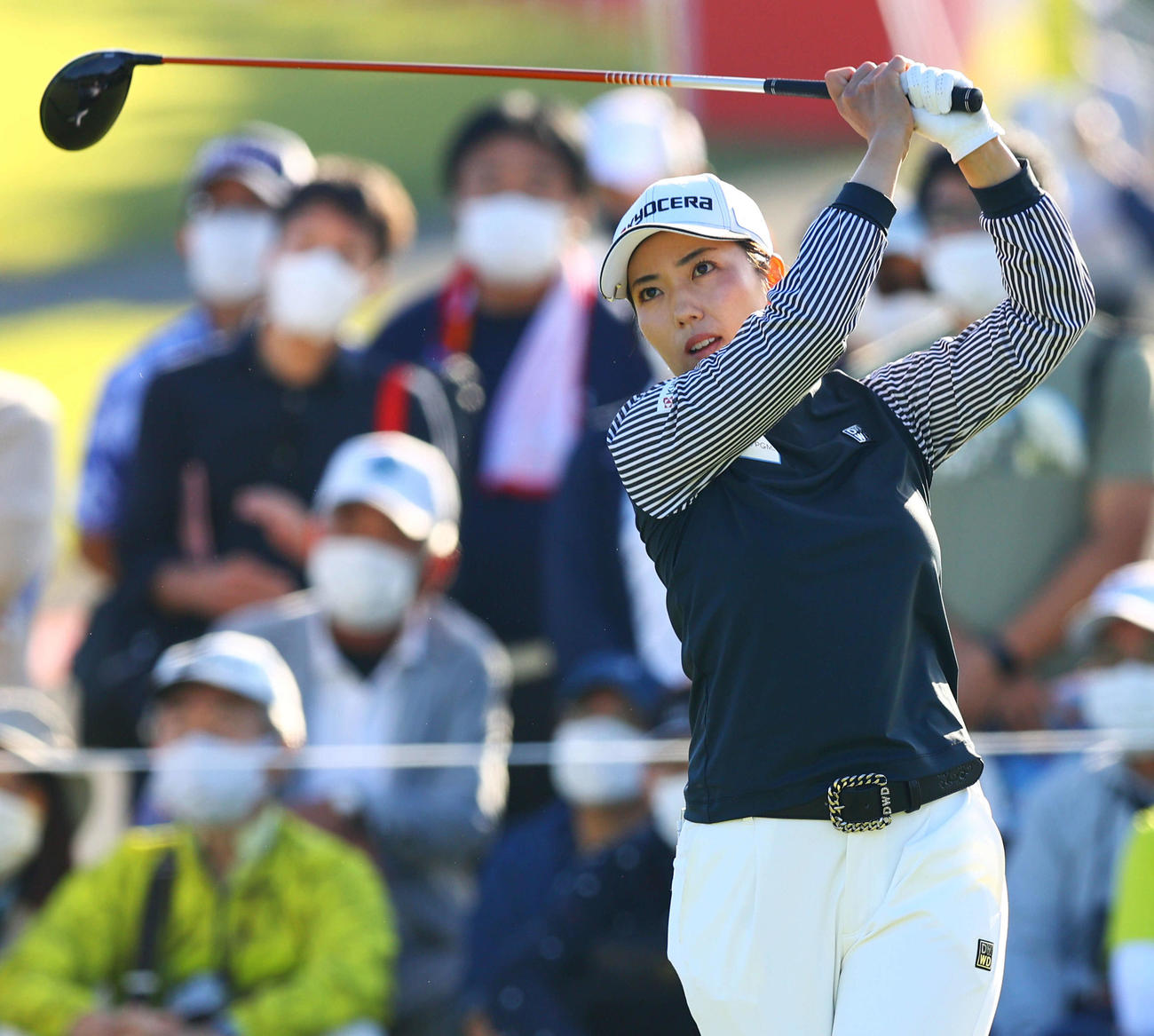 10番、ティーショットを放つ笠（撮影・河田真司）