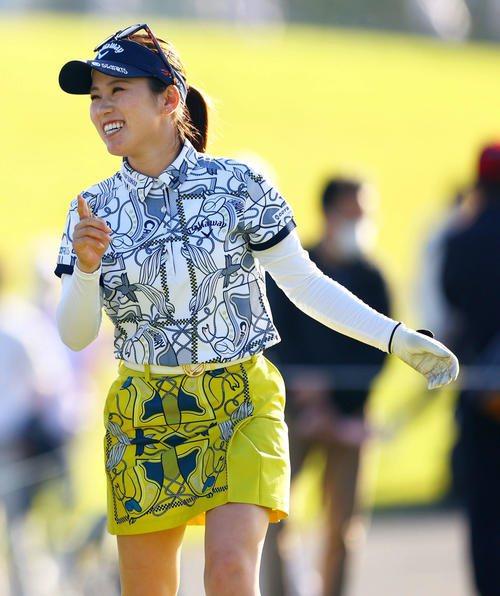 10番、笑顔で移動する西村（撮影・河田真司）