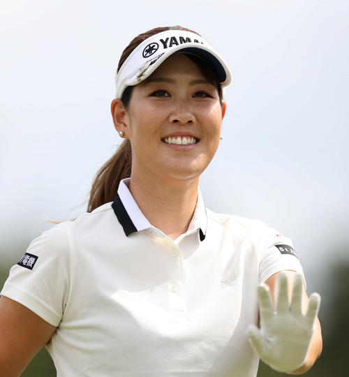 1番、笑顔で手を振る福田（撮影・河田真司）