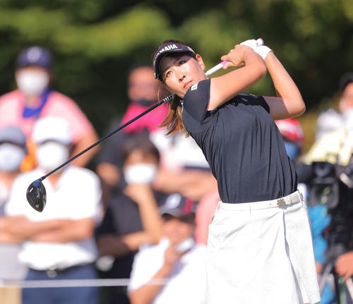 2番、ティーショットを放つ福田（撮影・河田真司）