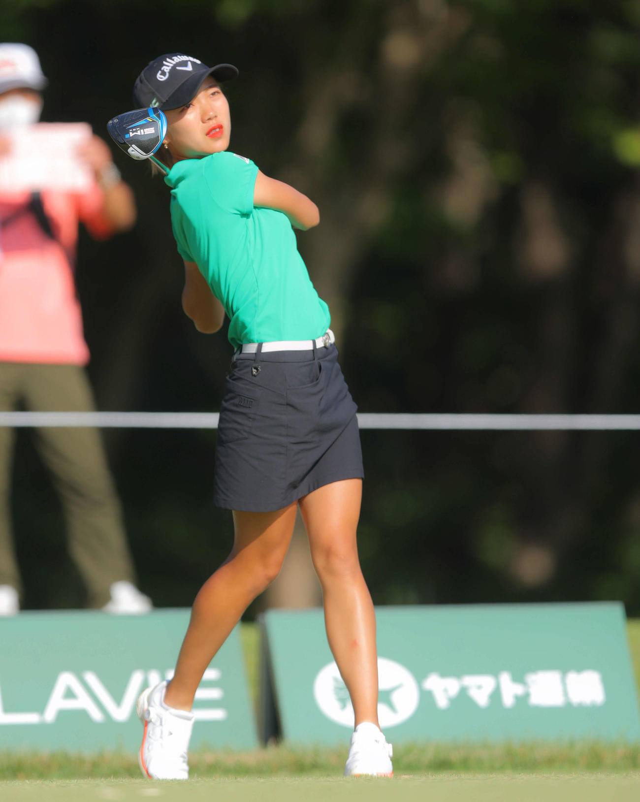 2番、ティーショットを放つ古川（撮影・河田真司）