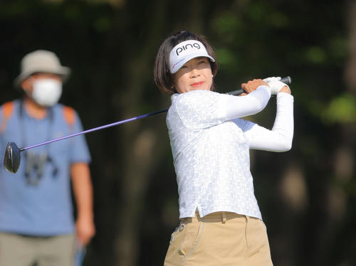 2番、ティーショットを放つ大山（撮影・河田真司）
