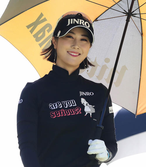 スタンレー・レディース　第2日　3番、カメラに向かってほほえみながらセカンド地点に向かうキム・ハヌル（2017年10月7日撮影）