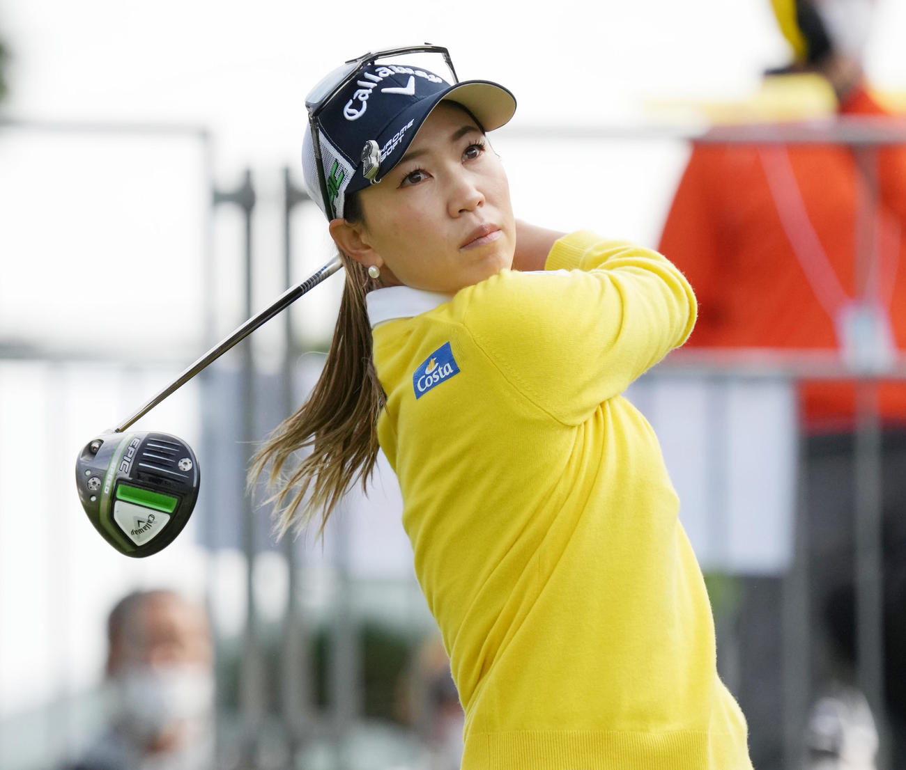 マスターズGCレディース第1日　10番、ティーショットを放つ上田桃子（撮影・清水貴仁）