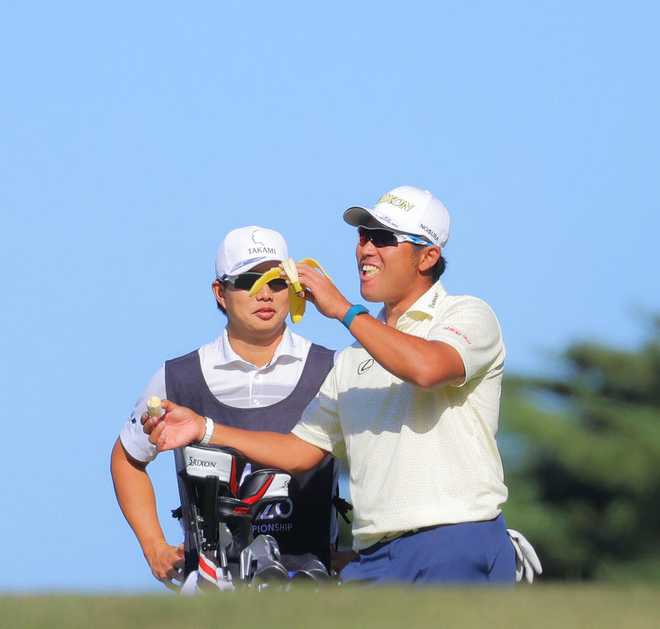 12番、笑顔を見せる松山（撮影・河田真司）