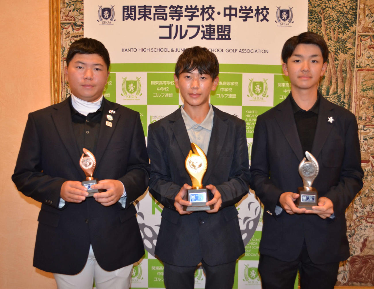 左から3位の武井大也、優勝した渡辺日向、2位の清野桜貴（撮影・吉池彰）
