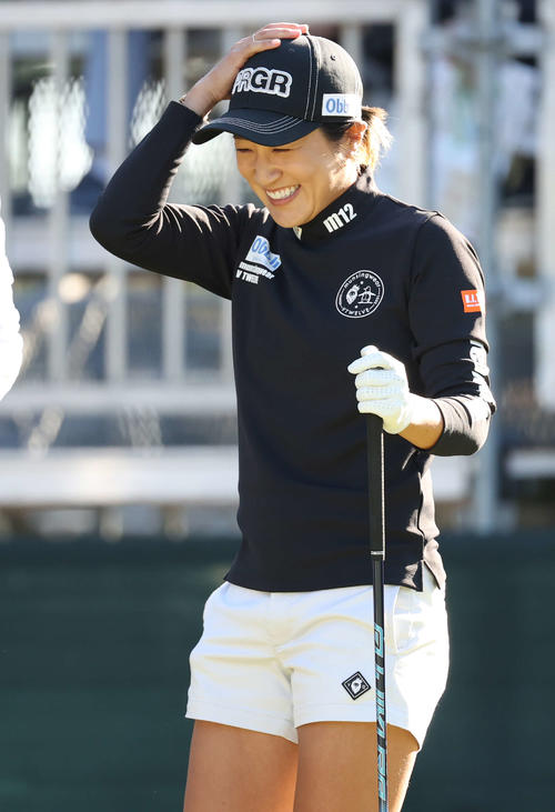1番、笑顔を見せる藤本（撮影・河野匠）