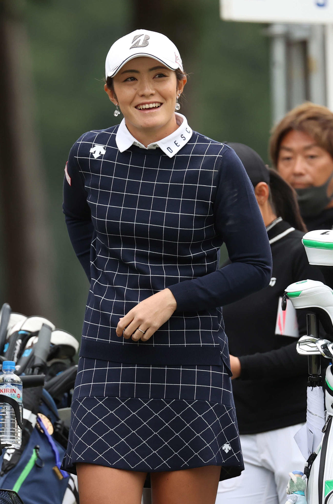 1番、笑顔を見せる渡辺（撮影・河野匠）