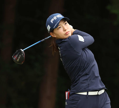 渋野日向子 半袖ポロ3着 ①チューリップ 黒 ②ポピー 濃紺 ③ブルー青 渋野日向子、母の前で今季2勝目「わーいって言ったぐらい」一問一答