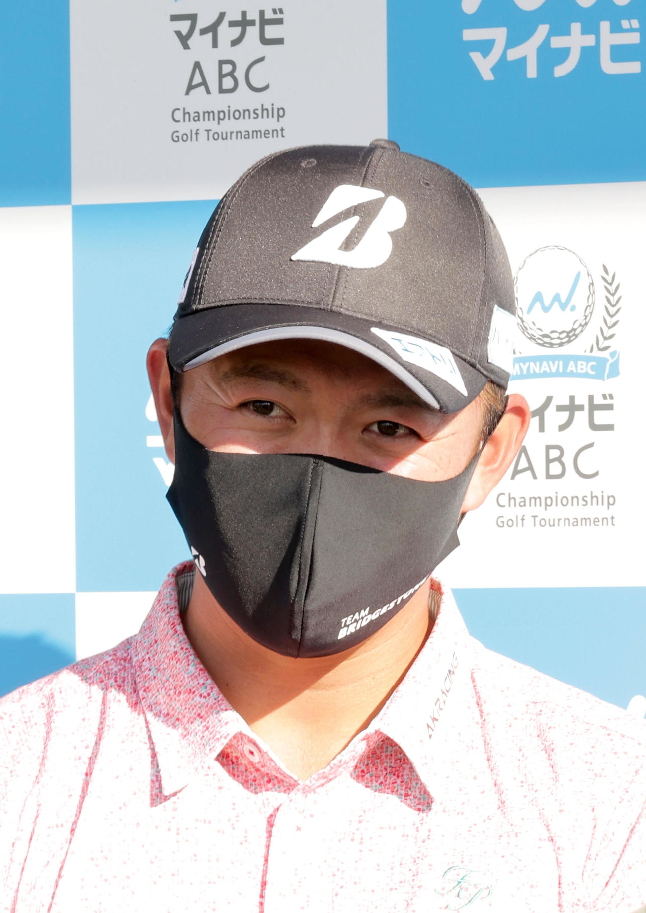 プロアマ戦を終え報道陣の取材に応じる木下稜（撮影・上山淳一）