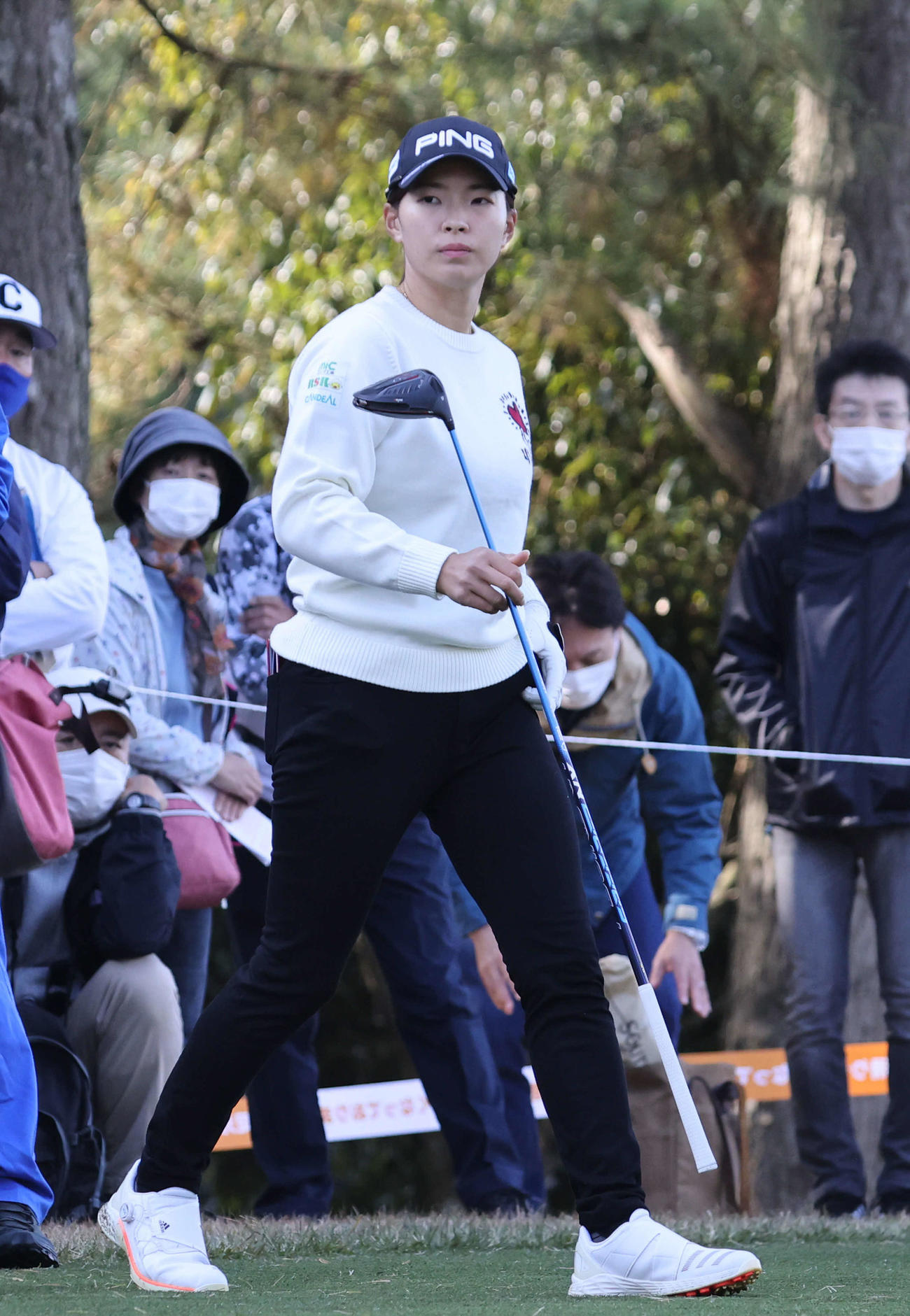 15番、第1打を打つ渋野（撮影・加藤孝規）