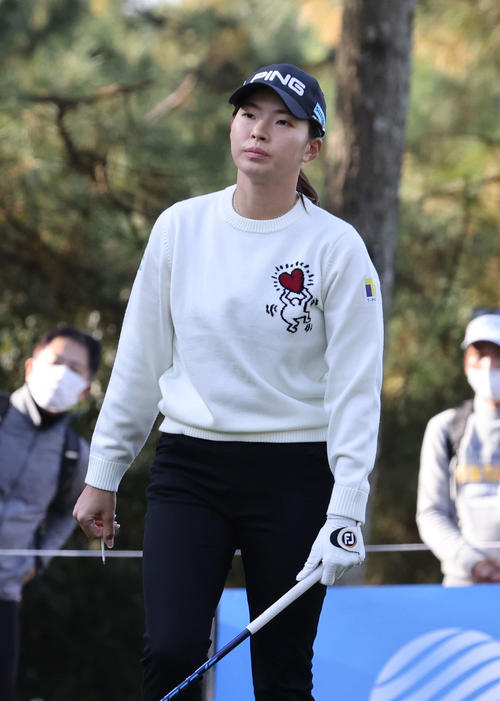 15番、第1打を打つ渋野（撮影・加藤孝規）