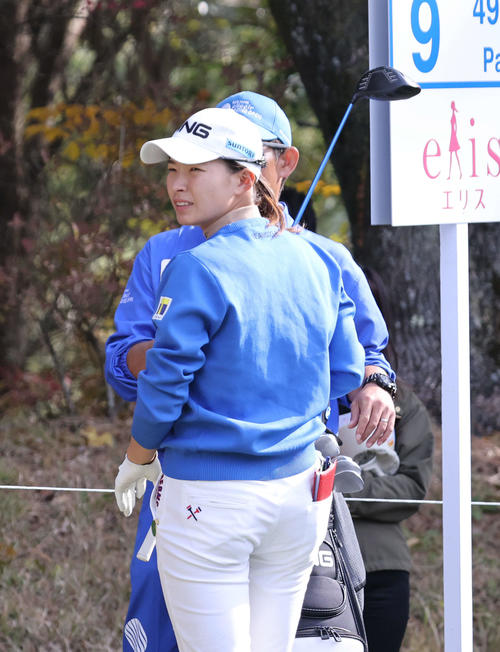 9番、第1打を打った渋野（撮影・加藤孝規）