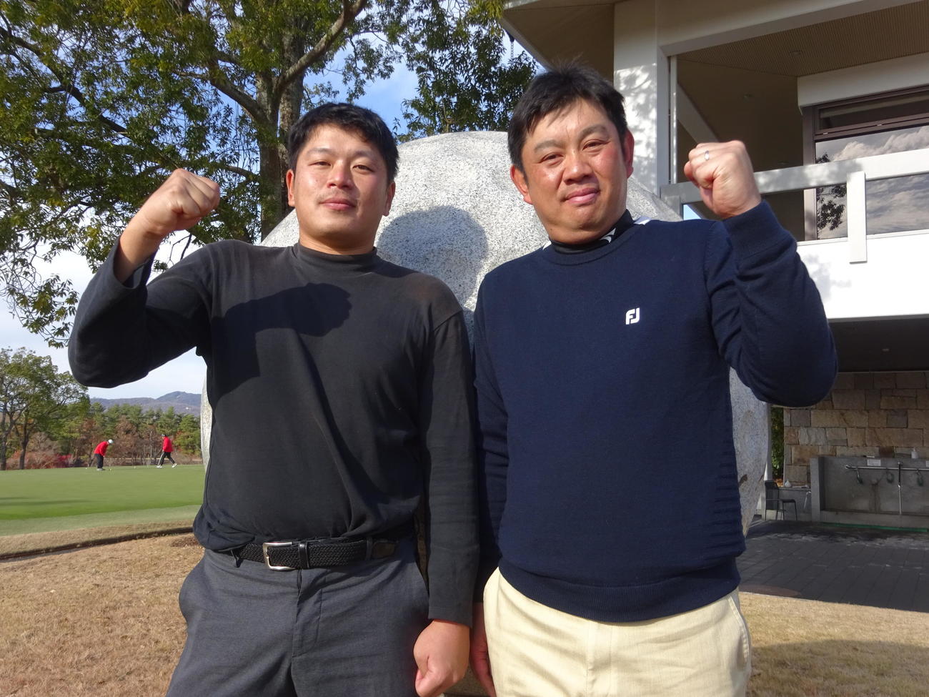 68をマークした辻田晴也（左）井坂直樹組（撮影・加藤裕一）