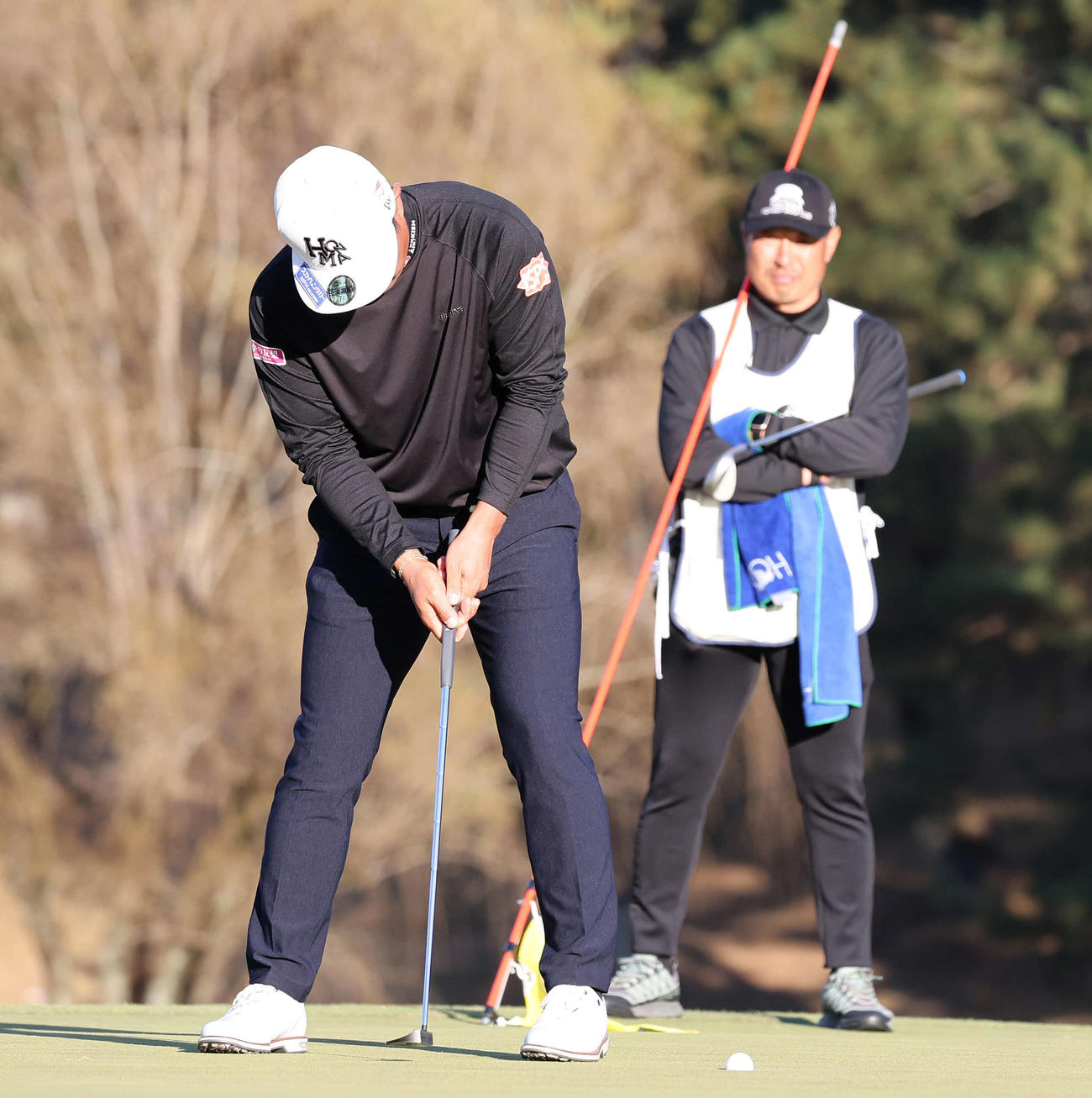 12月5日　男子ゴルフツアー日本シリーズJTカップ　18番、ウイニングパットを決める谷原秀人