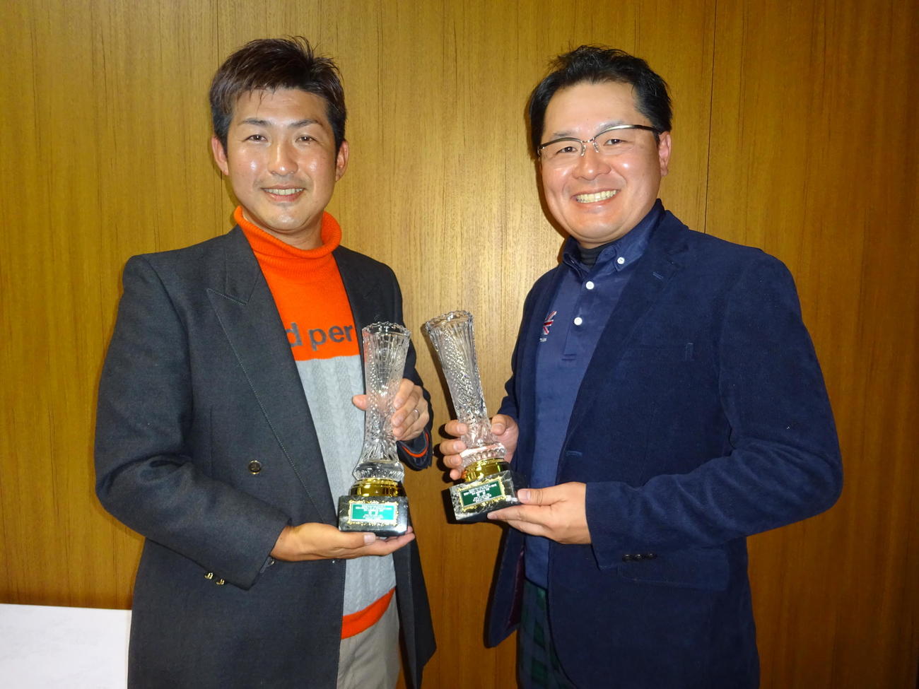 コンビ初結成で優勝を飾った田中勇人（左）吉川拓哉組（撮影・加藤裕一）
