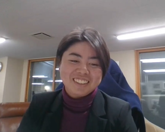 JLPGA新人セミナーに参加後、リモート会見で笑顔を見せる笹生優花（JLPGA提供）