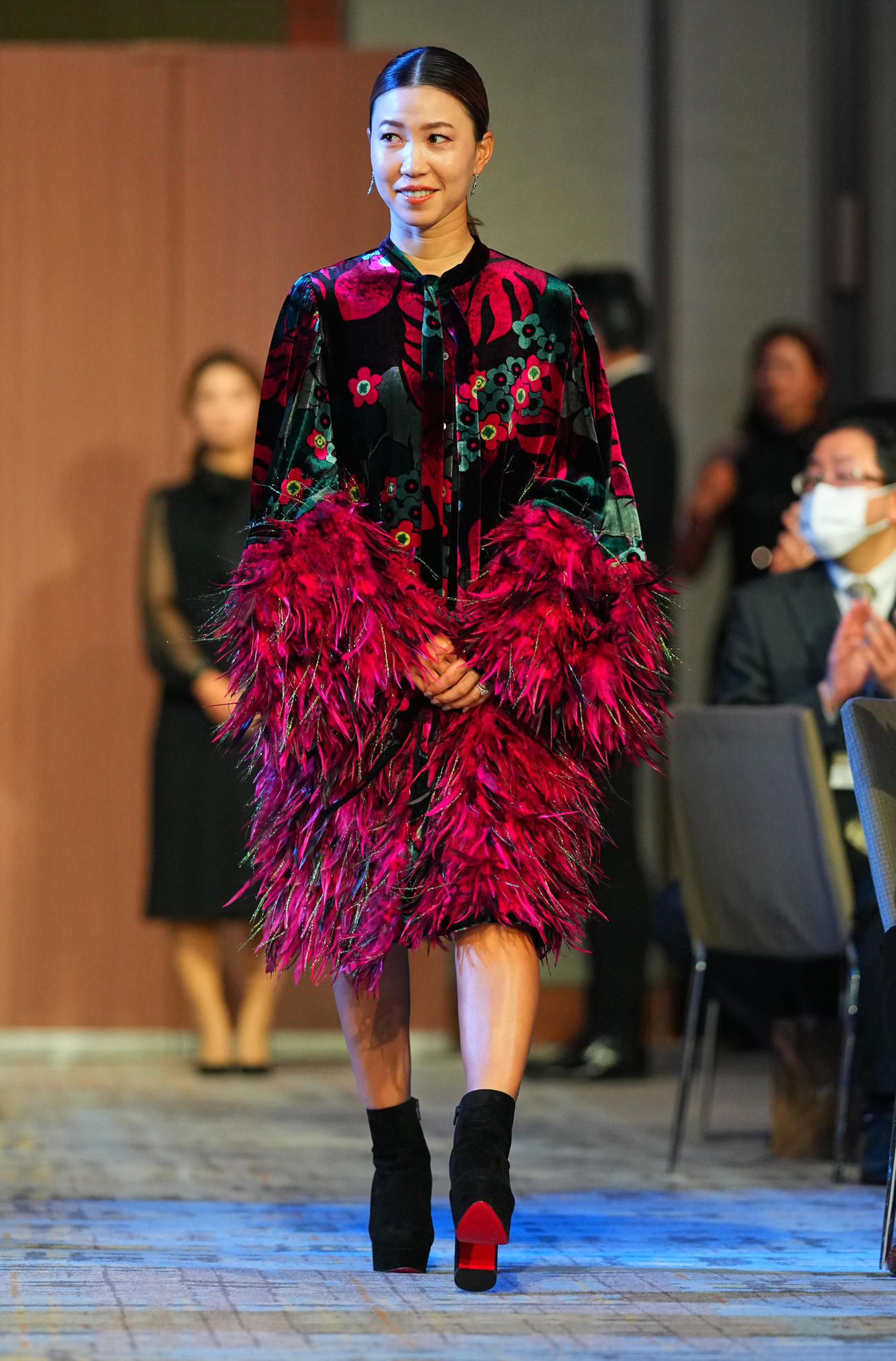 笑顔を見せる上田（代表撮影）