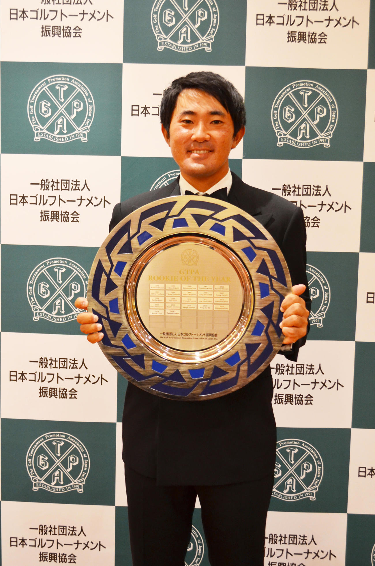 GTPAルーキー・オブ・ザ・イヤーを受賞し、笑顔を見せる金谷拓実（GTPA提供）