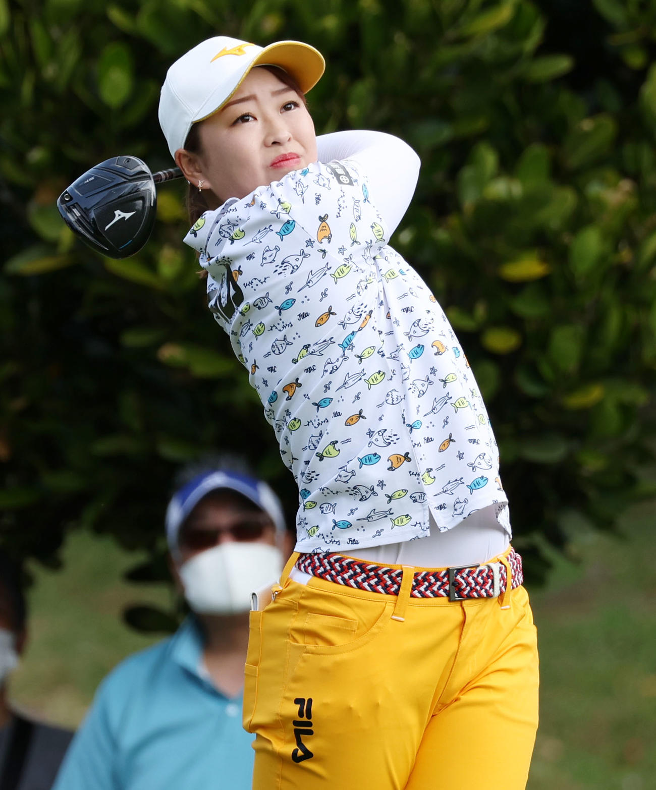 2番、ティーショットを放つ西郷（撮影・加藤哉）