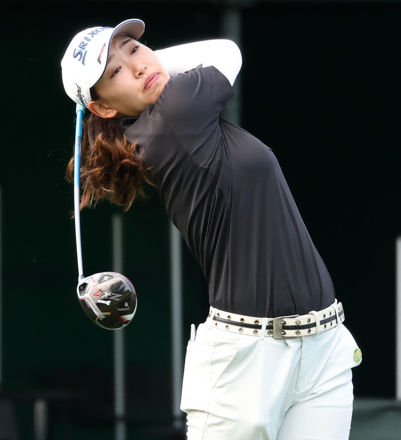 ダイキンオーキッドレディース3日目　1番、ティーショットを放つ荒川怜郁（2022年3月5日撮影）