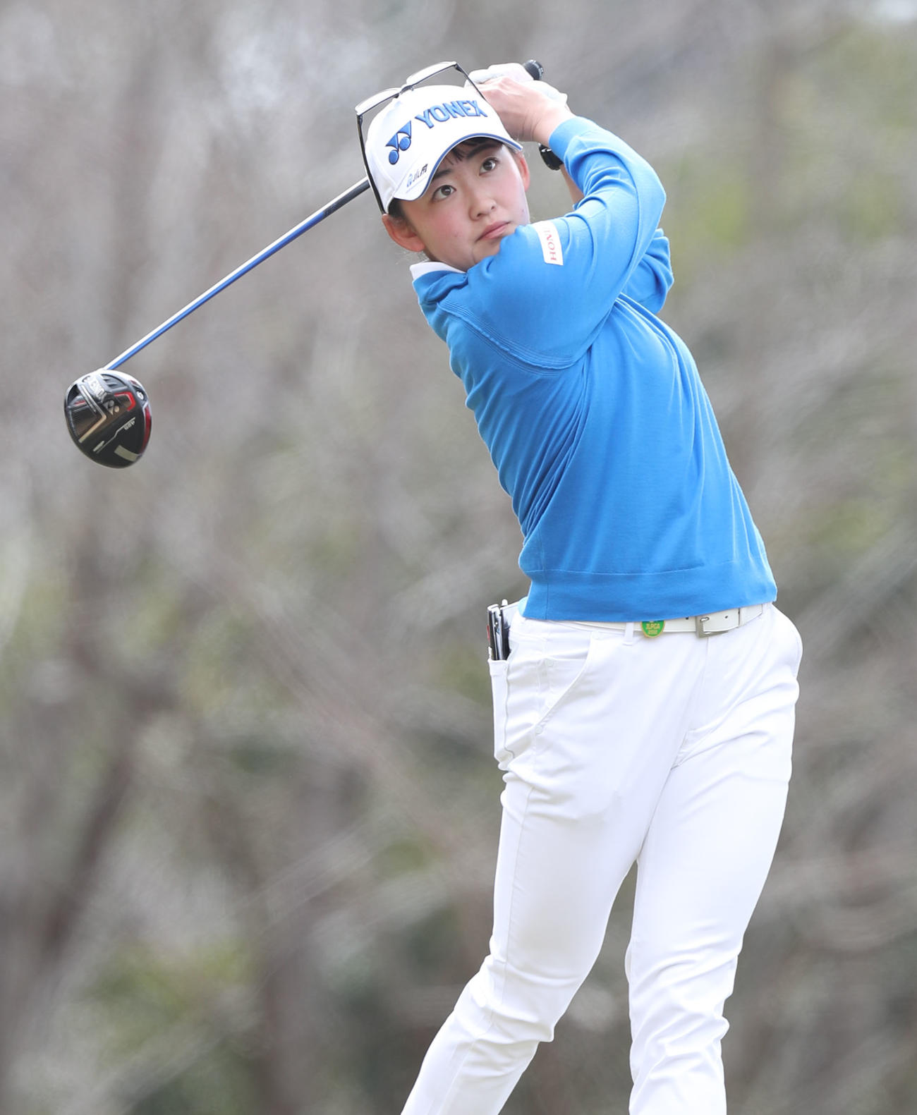 3番、ティーショットを放つ岩井千怜（撮影・屋方直哉）