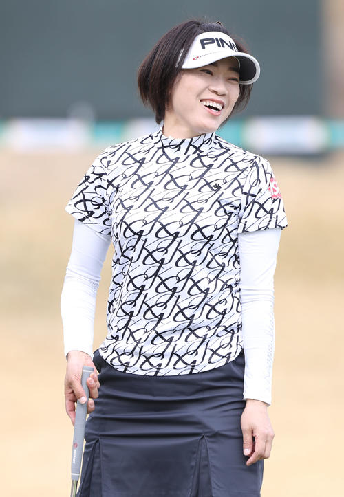 18番、グリーン上で笑顔を見せる大山（撮影・屋方直哉）