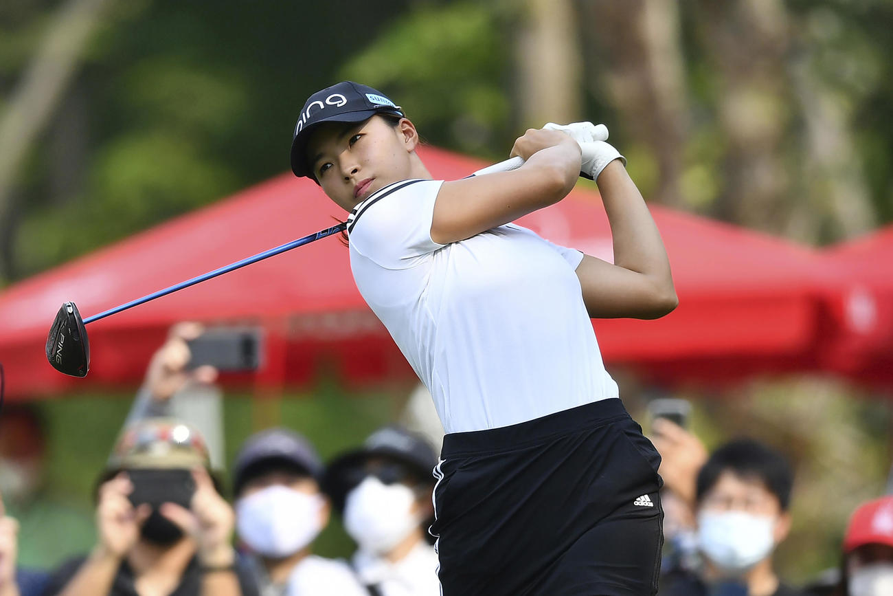 ホンダLPGA最終日　1番ホール　ティーショットを放つ渋野日向子（AP）