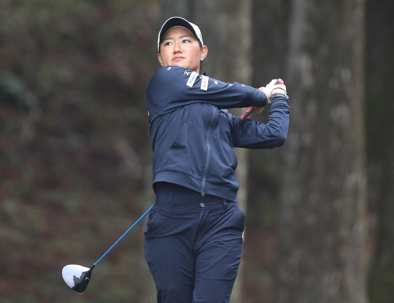 2番、ティーショットを放つ野沢真央（撮影・屋方直哉）