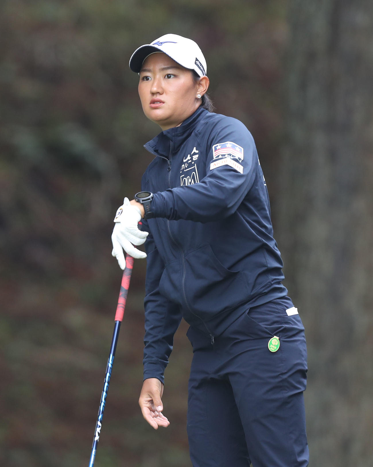 2番、ティーショットを放ち、ボールの行方を見つめる野沢真央（撮影・屋方直哉）
