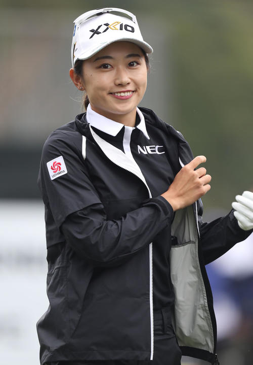 1番、笑顔を見せる安田祐香（撮影・屋方直哉）