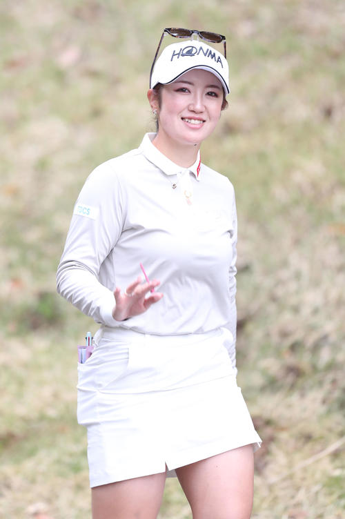 7番、笑顔を見せる林菜乃子（撮影・屋方直哉）