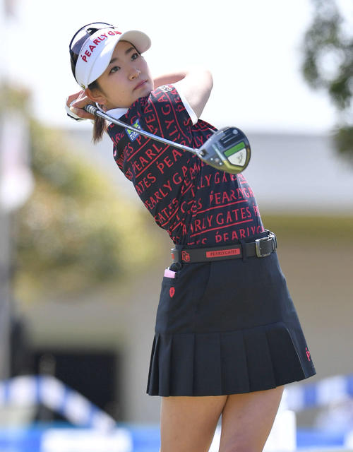 アクサ・レディースゴルフトーナメント　プロアマ戦でティーショットを放つ原英莉花（撮影・岩下翔太）