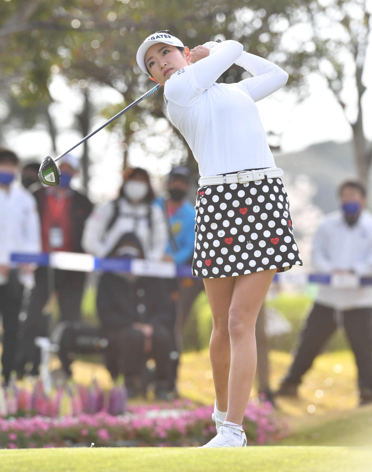 アクサ・レディースゴルフトーナメント最終日　1番、ティーショットを放つ原英莉花（撮影・岩下翔太）