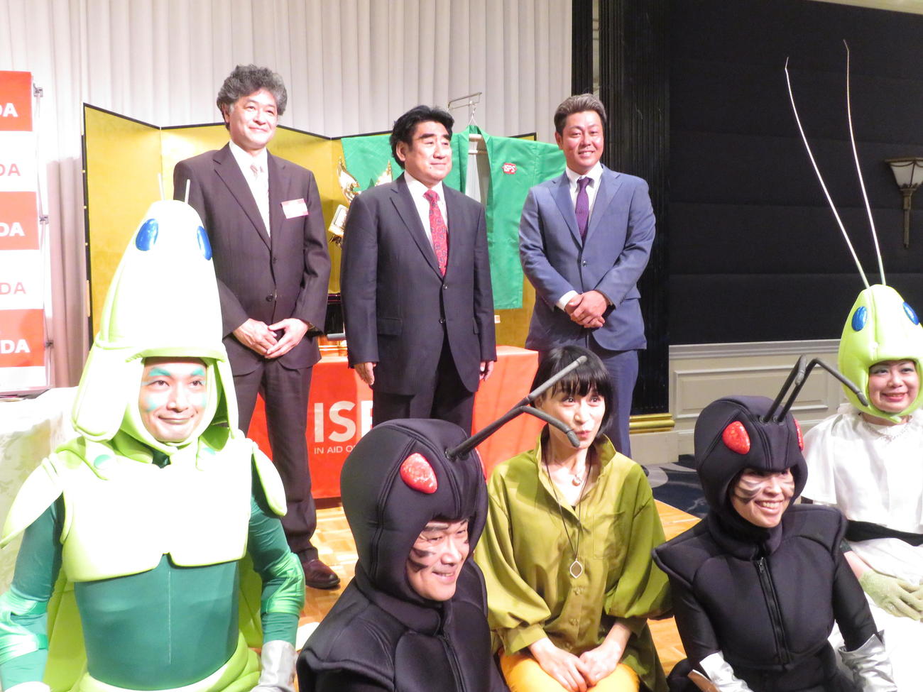 「ISPS HANDA　ゴルフトーナメント！」会見に出席した左からATPゴルフツアー鴇田勇一代表、ISPS半田晴久会長、谷原秀人（撮影・近藤由美子）
