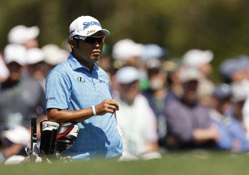 12番、待機する松山英樹（AP）