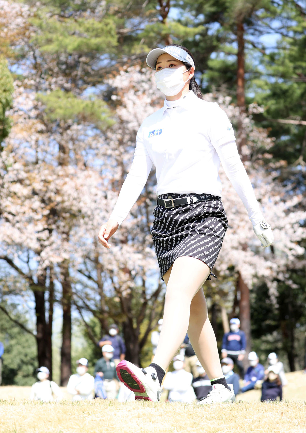 2番、ティーショット後、出す植竹（撮影・浅見桂子）