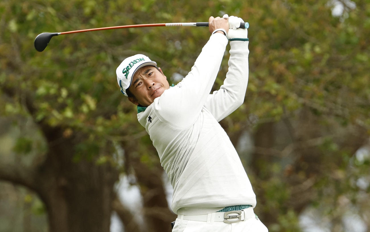 マスターズ第3日　4番、ティーショットを放つ松山英樹（ロイター）