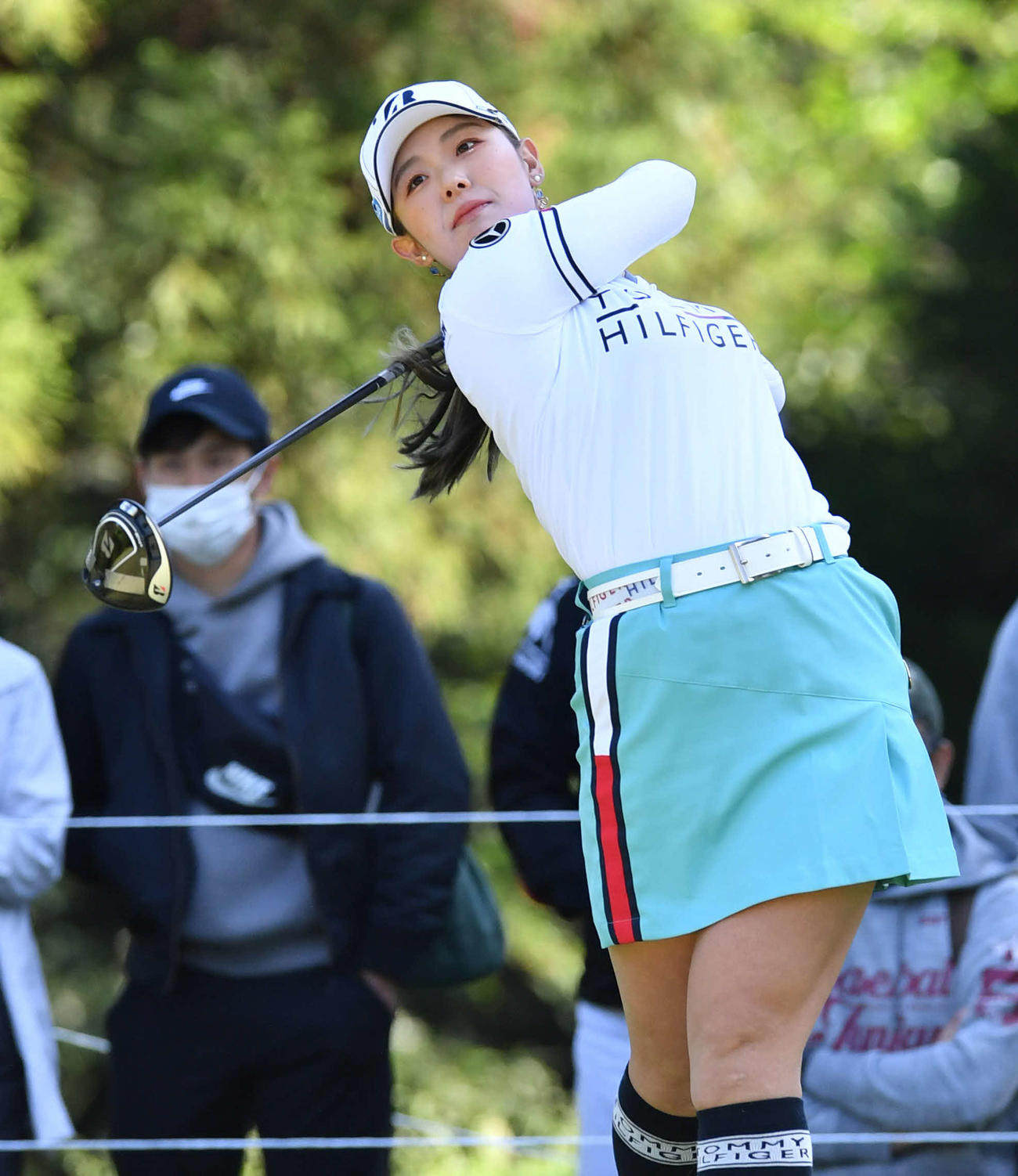 KKT杯バンテリン・レディース最終日　2番、ティーショットを放つ吉田優利（撮影・岩下翔太）