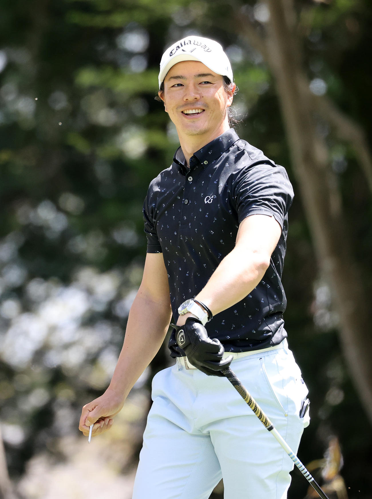 12番、ティーショット後、笑顔を見せる石川（撮影・鈴木正人）