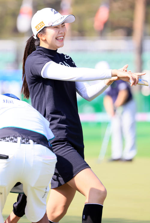 練習中、笑顔がはじける堀（撮影・浅見桂子）