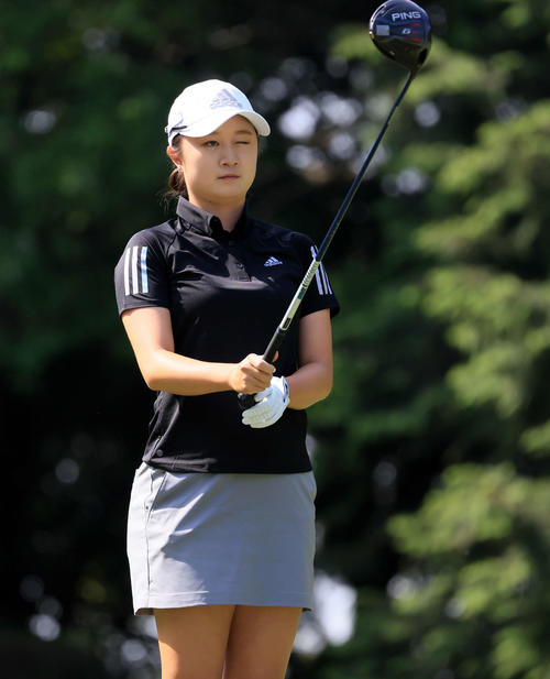 4番、ティーでラインを読む森田（撮影・浅見桂子）