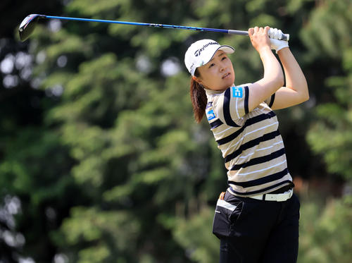 4番、ティーショットを放つ永峰（撮影・浅見桂子）