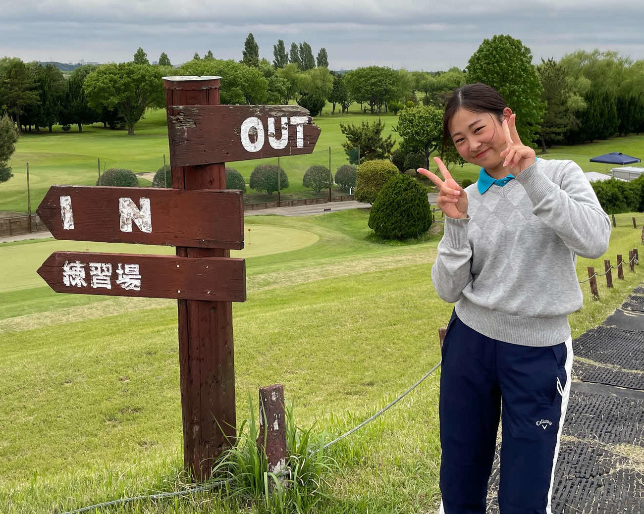 東京個人女子予選で首位通過。ポーズを決める佐藤甘菜（撮影・田村太祐）