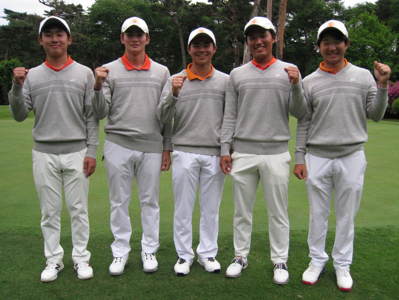 埼玉団体男子優勝の埼玉栄。左から斉藤隼人、岩井光太、栗原遥大、東亜藍、佐藤快斗（撮影・吉池彰）









