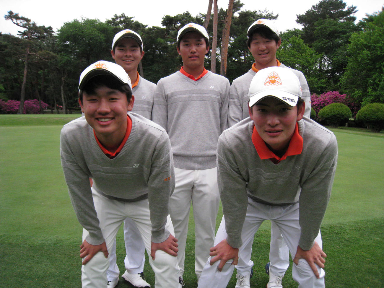 埼玉個人男子で優勝した埼玉栄3年の斉藤隼人（前列左）（撮影・吉池彰）









