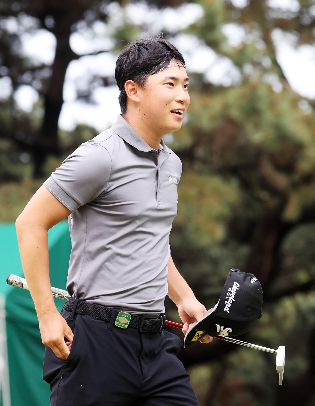 ホールアウトし笑顔を見せる桂川（撮影・鈴木正人）
